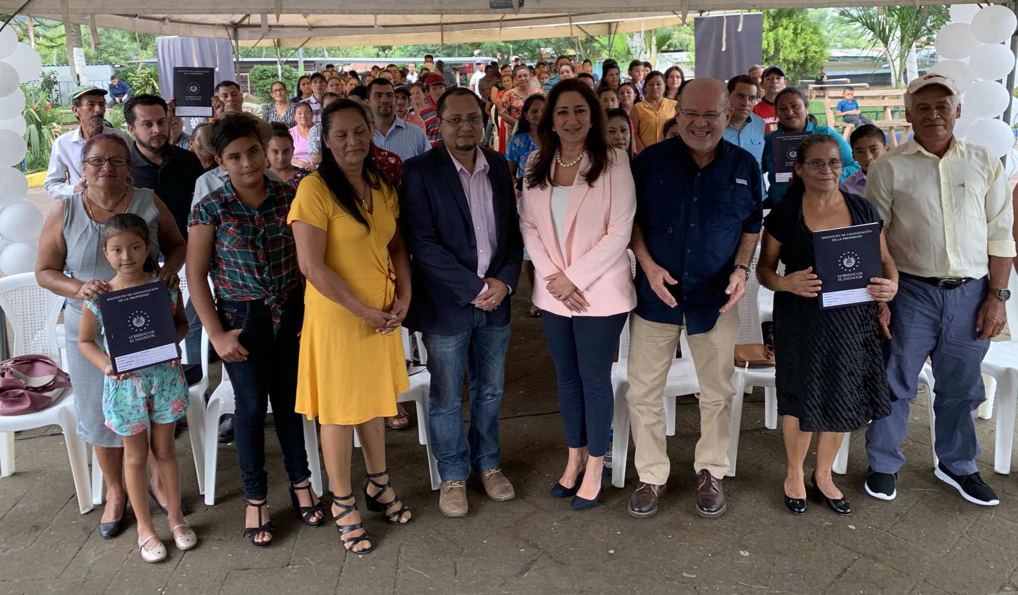 Vivienda entrega escrituras de propiedad a 52 familias en San Vicente vivienda-entrega-escrituras-de-propiedad-a-52-familias-en-san-vicente